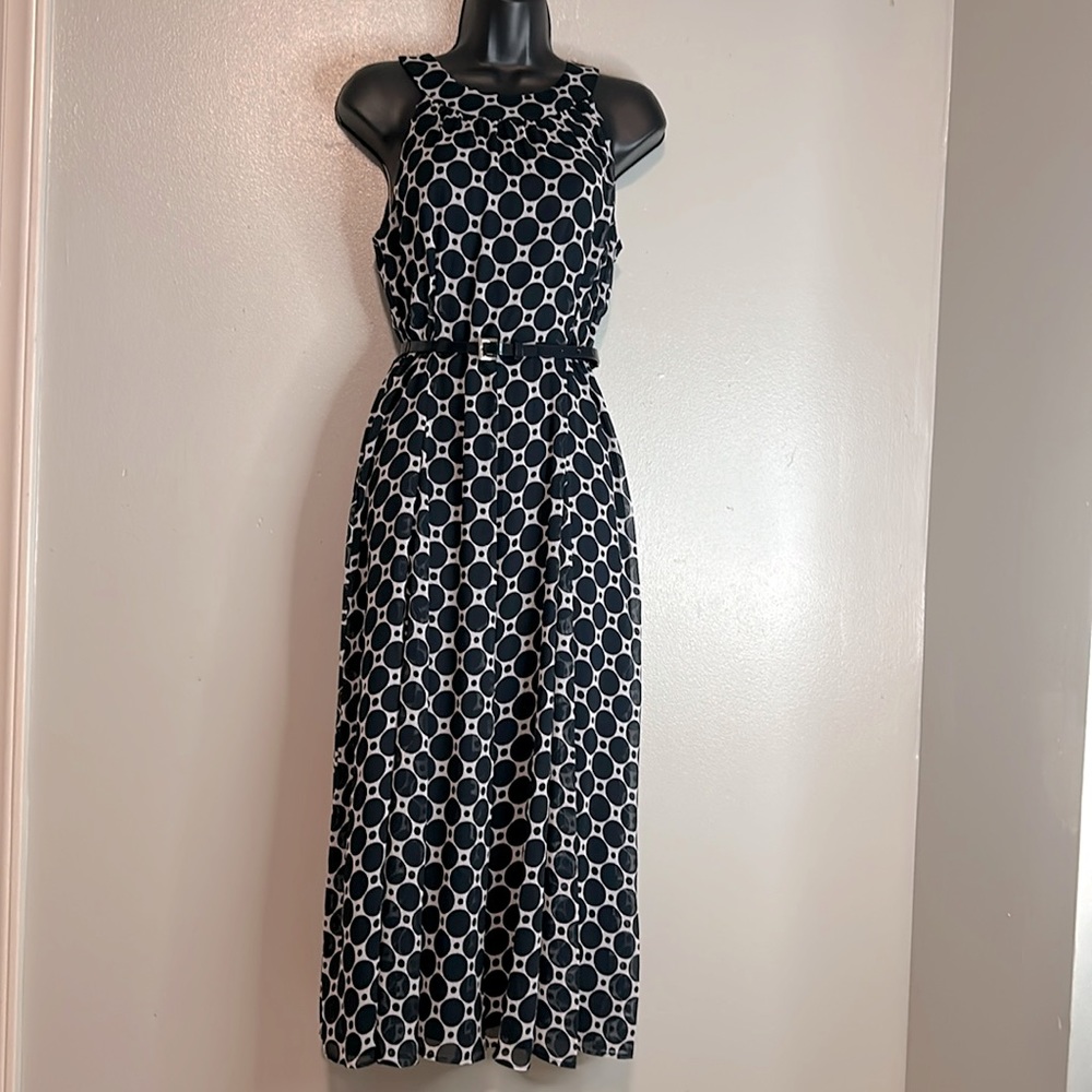 Tommy Hilfiger NWOT Dress size 4 in excellent condition very sophisticated look